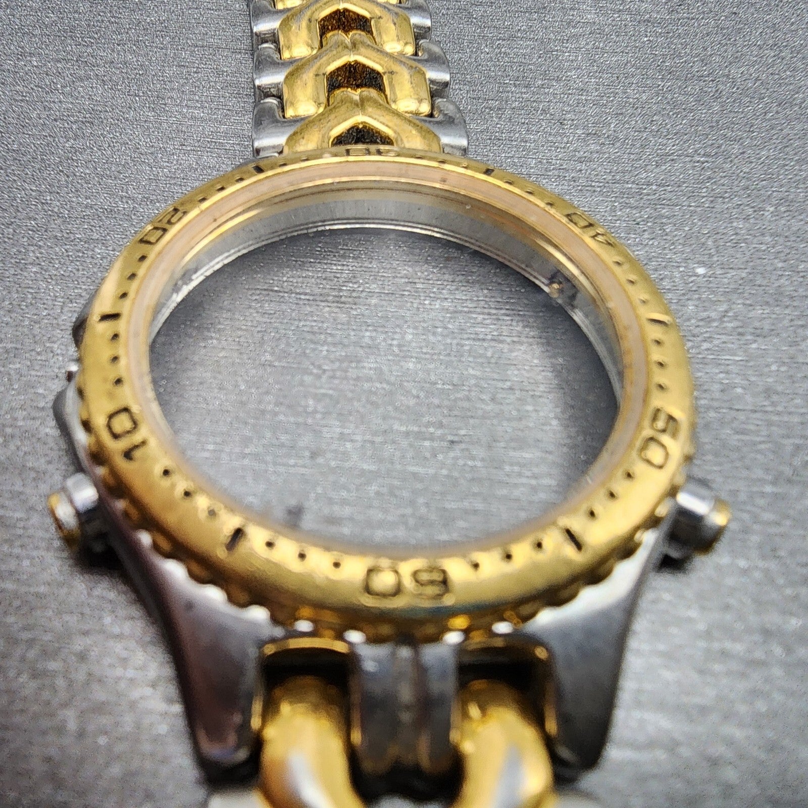 Seiko 7T326G20 Watch Case 37mm Two Tone Bracelet Round Chronogrpah Steel4