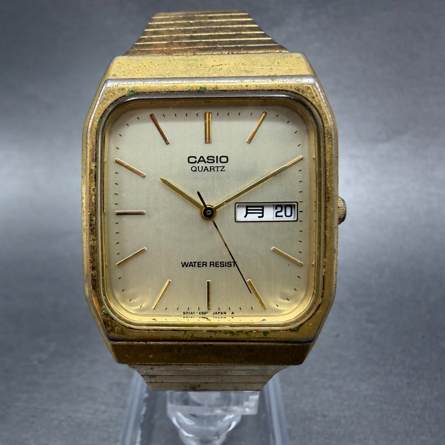 Casio MQ-518 Watch Men 30mm Champange Dial Gold Tone Rectangle Daydate New Batt0