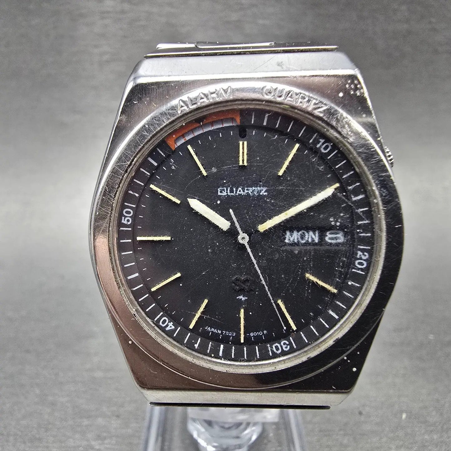 Seiko SQ Alarm Watch Men 36mm Black Dial Silver Tone Daydate 7223-6019 New BattL0