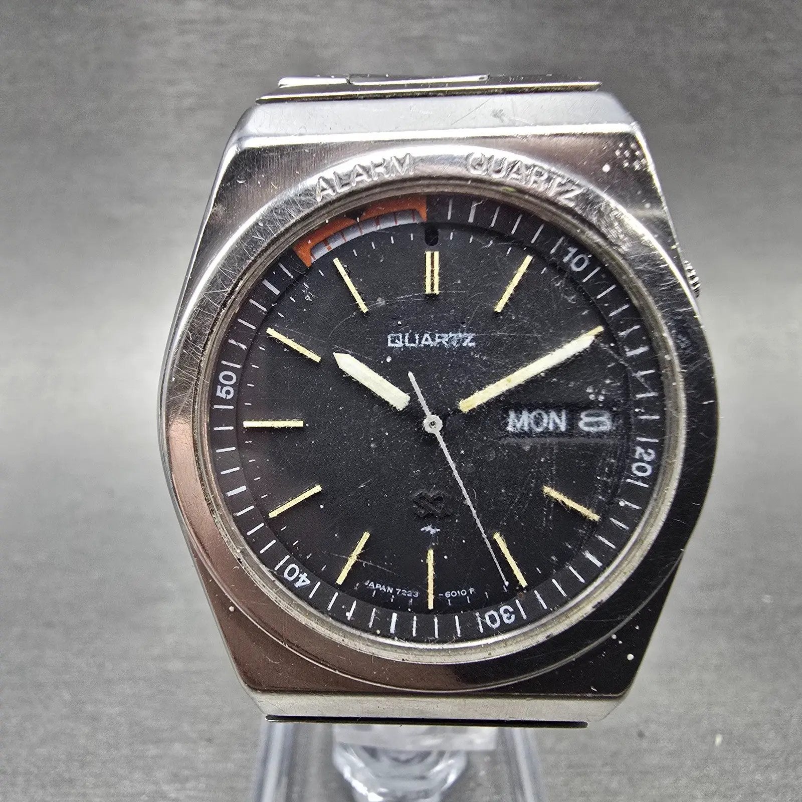 Seiko SQ Alarm Watch Men 36mm Black Dial Silver Tone Daydate 7223-6019 New BattL0
