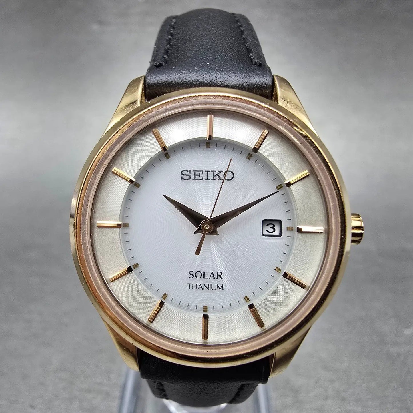 Seiko Solar Watch Women 29mm White Dial Rose Gold Tone Titanium Date Round Runs0