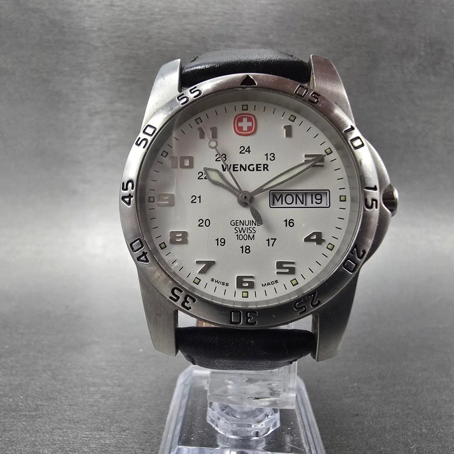 Wenger Dive Watch Men 37mm White Dial Silver Tone Daydate Round New Battery5