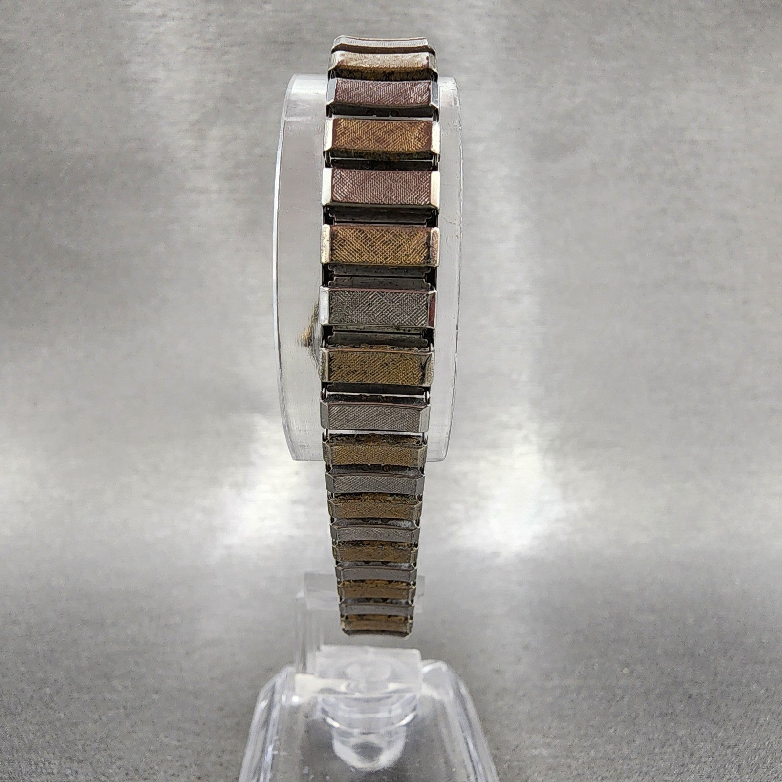Seiko Digital Watch Women 22mm LCD White Dial Gold Tone Oval B3375050 New Batt7