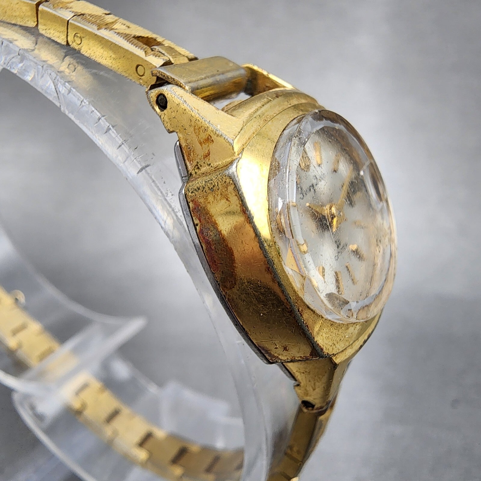 Citizen Ivory Date Watch Women 18mm Silver Dial Gold Tone Date Manual Runs3