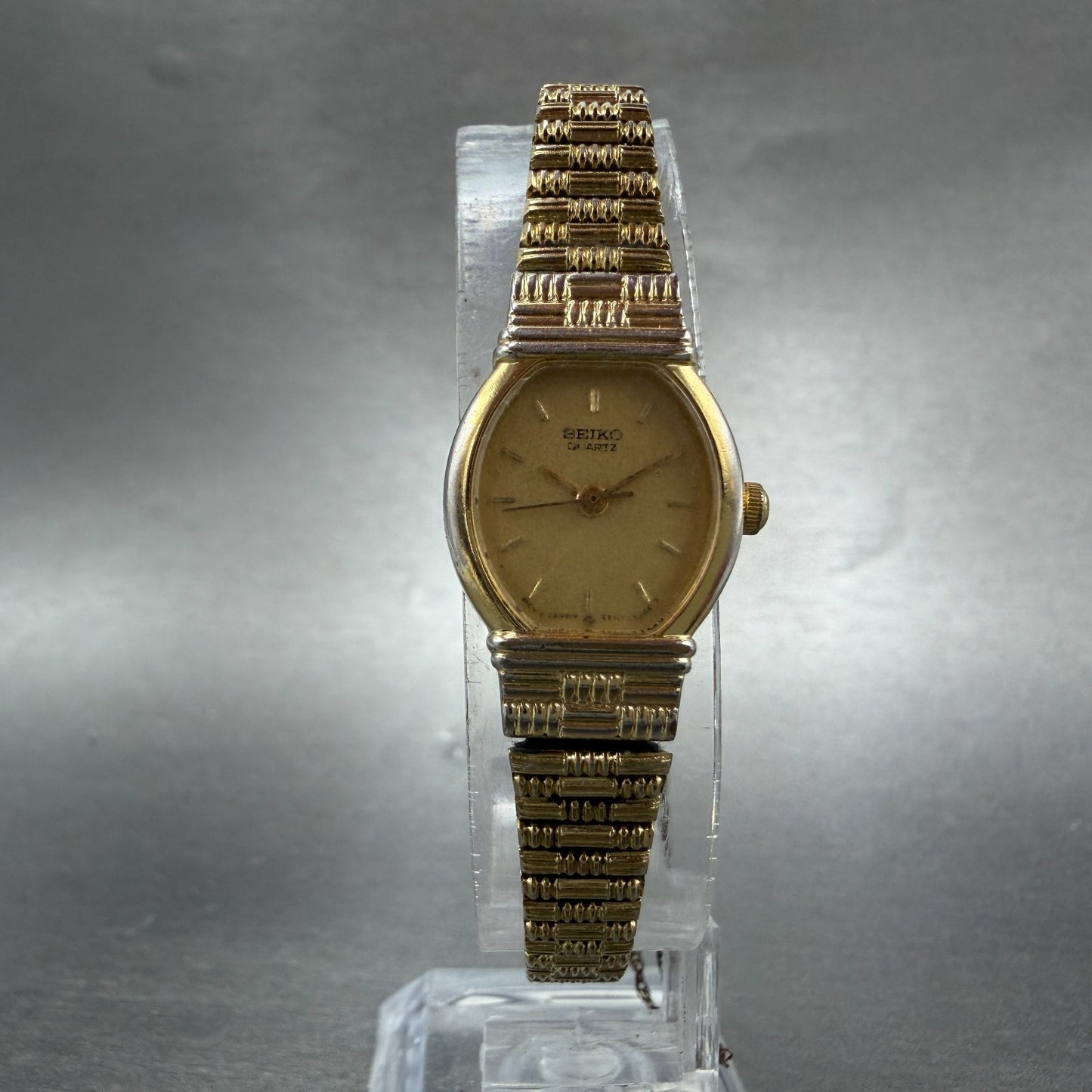 Seiko Watch Women 17mm Champagne dial Gold Tone Oval 2Y01-5C19 New Battery GVD5