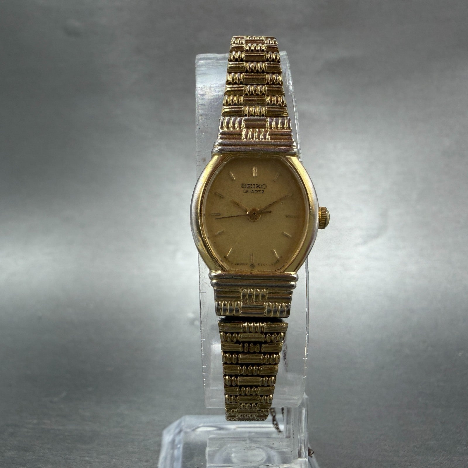 Seiko Watch Women 17mm Champagne dial Gold Tone Oval 2Y01-5C19 New Battery GVD5
