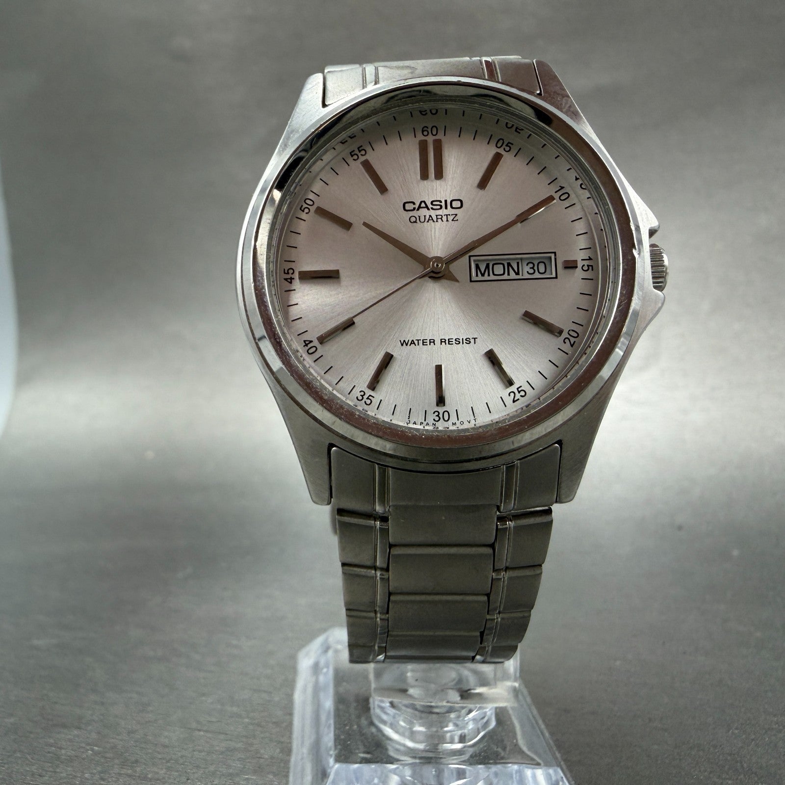 Casio Watch Men 37mm White Dial Silver Tone Round Daydate MTP-1239 New Battery A5