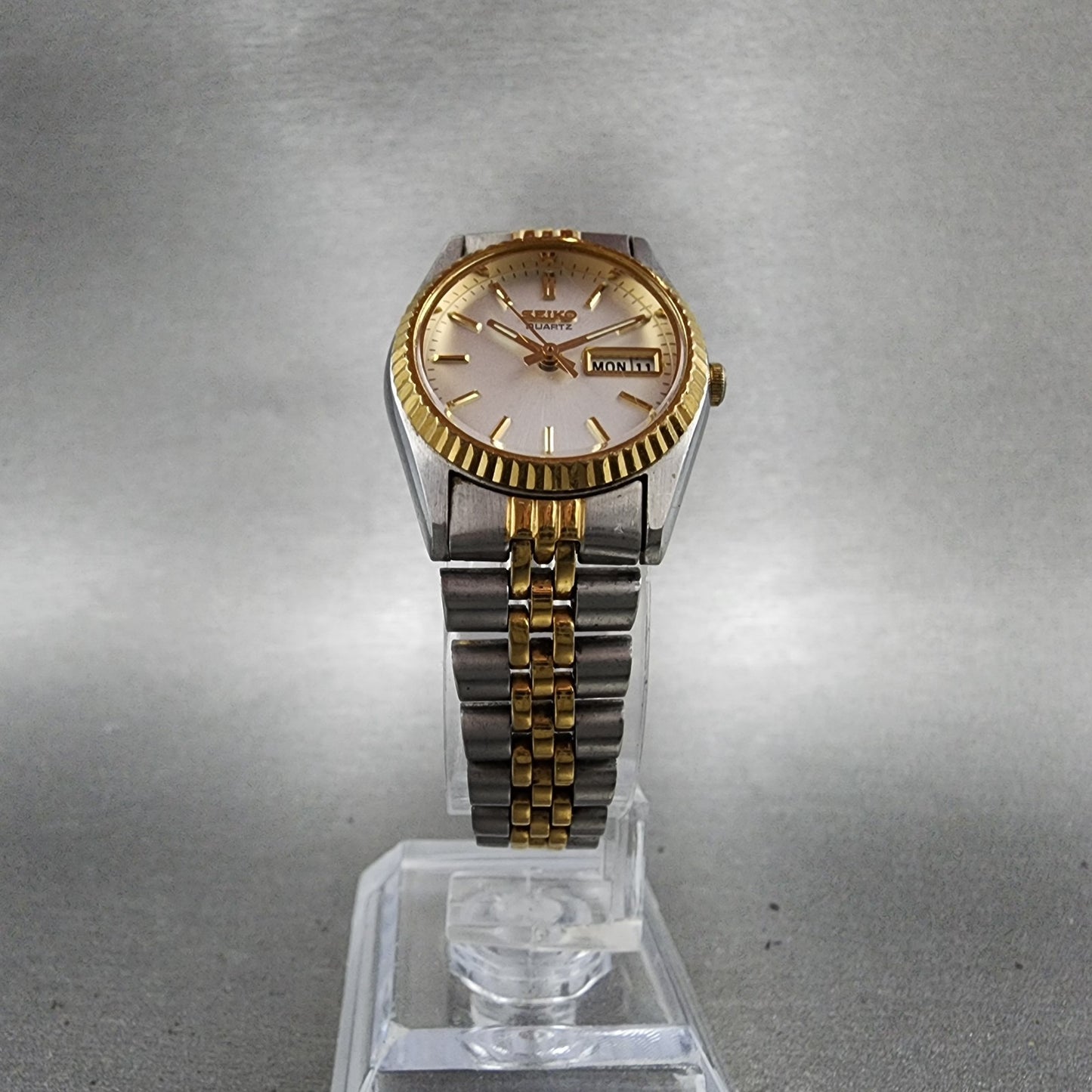 Seiko Watch Women 24mm White Dial Two Tone Daydate Round 7N830049 New Batt AB125