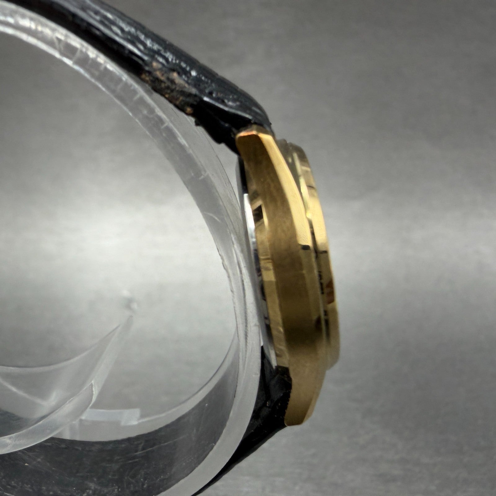 Hamilton Watch Women 24mm White Dial Gold Tone Date Round 9818 New Battery3