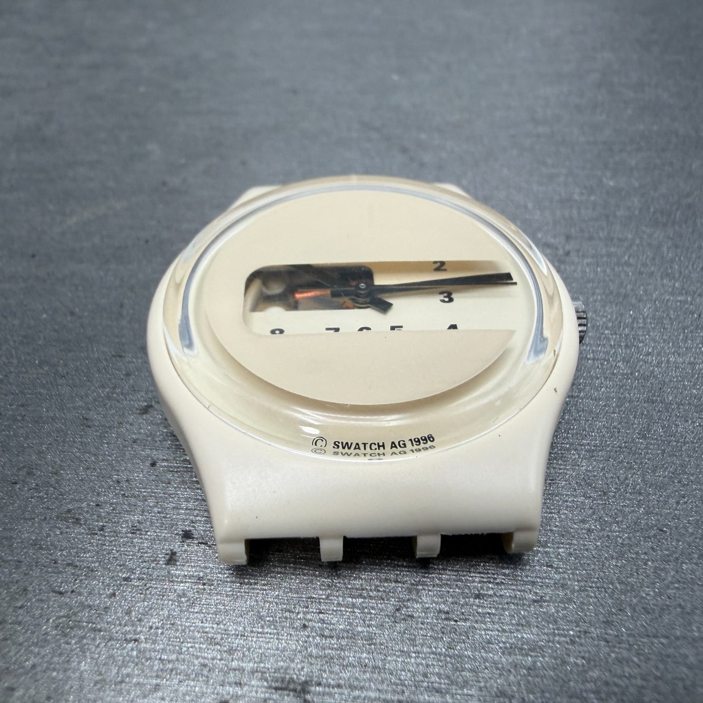Swatch Screen Watch Men 34mm Beige Dial Beige Tone Round GW117 New battery2