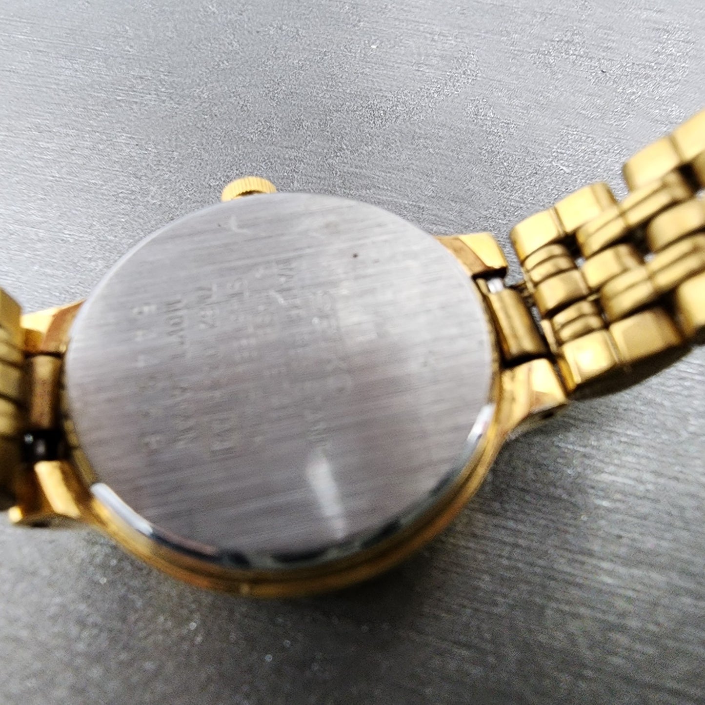 Seiko Watch Women 23mm Champagne Dial Gold Tone Date Round 7N820228 New Battery9