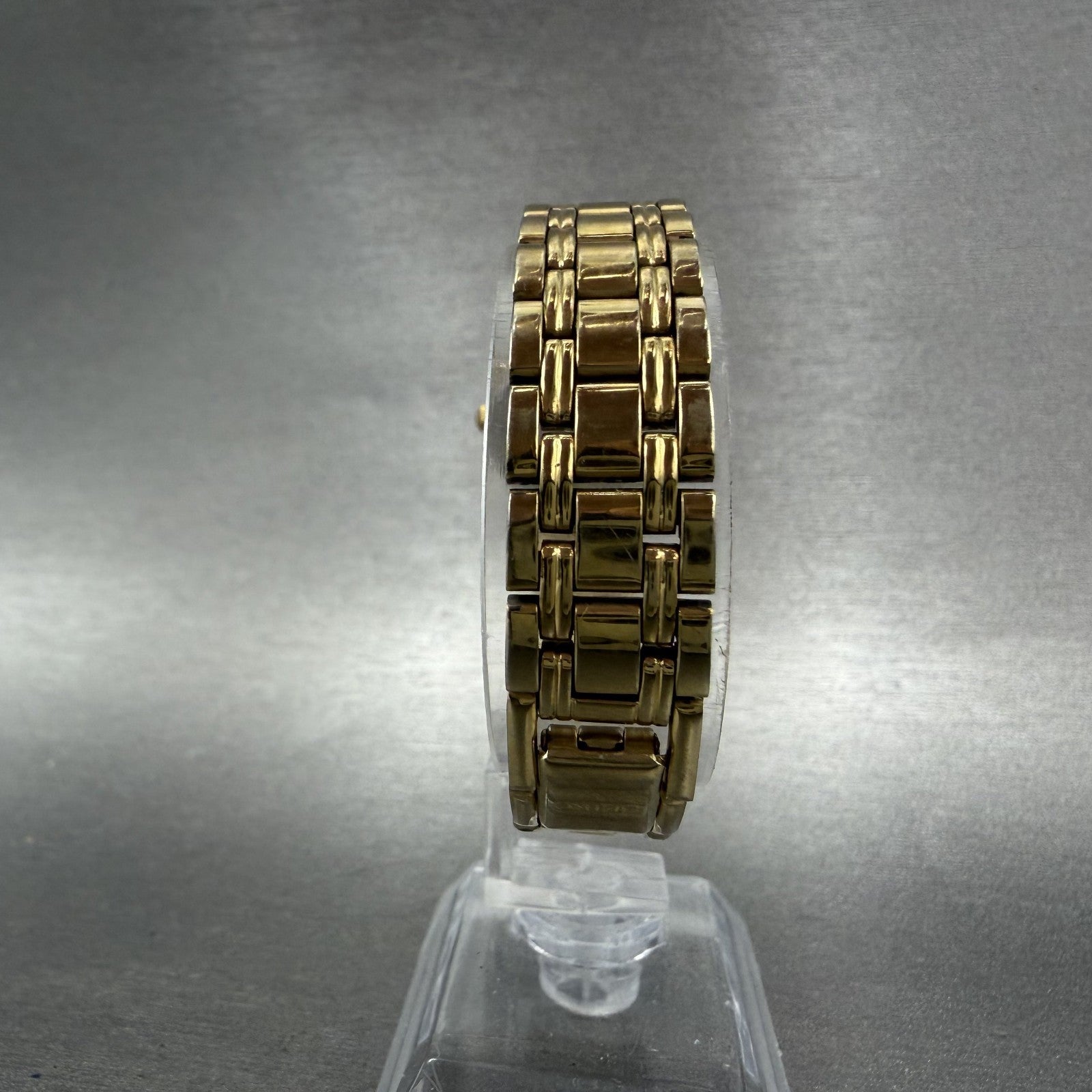 Seiko Watch Women 24mm Red Dial Gold Tone Round Vintage V701-1781 New Battery7