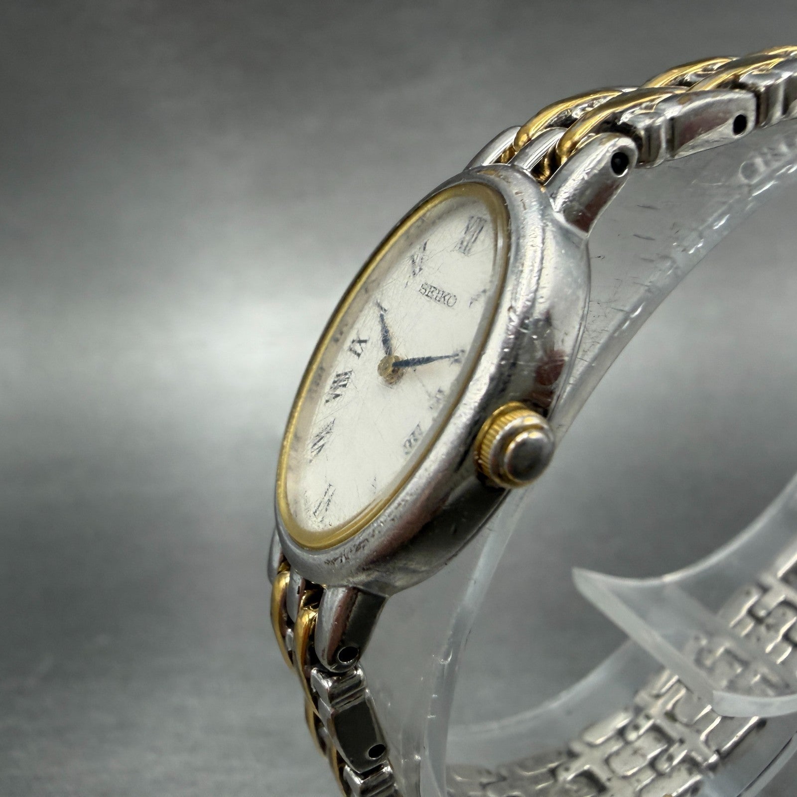 Seiko Watch Women 17mm White Dial Two Tone Oval Vintage V400-1029 New Battery GH2