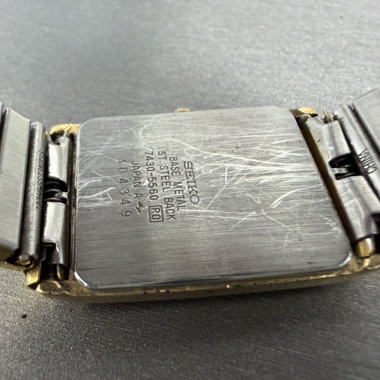Seiko Tank Watch Men 25mm Champagne Dial Gold Tone Rectangle 7430-5560 PARTS10