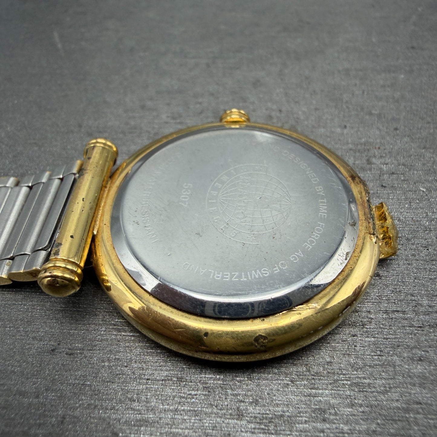 Playboy Watch Men 34mm White Dial Gold Tone Round 5307 BROKEN BAND New battery18