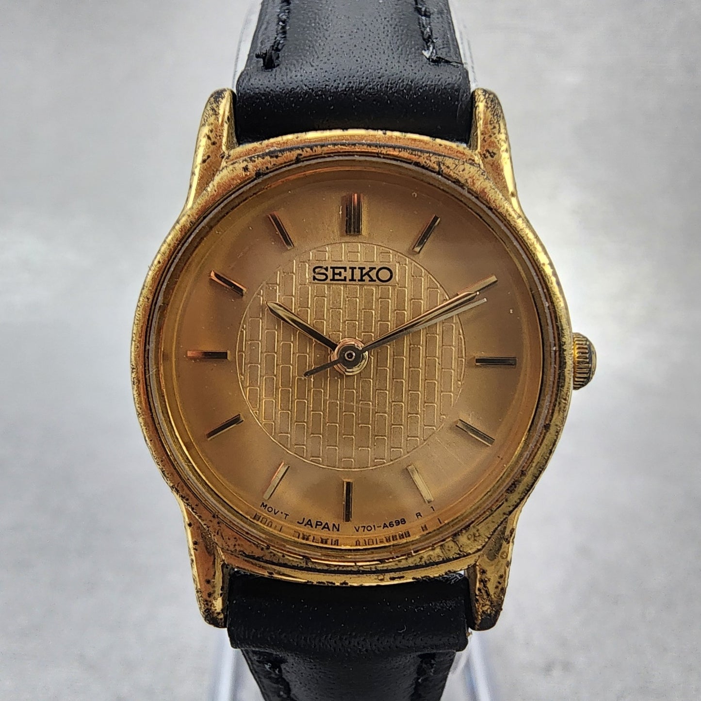 Seiko Watch Women 22mm Champagne Dial Gold Tone Round V701A110 New Battery1