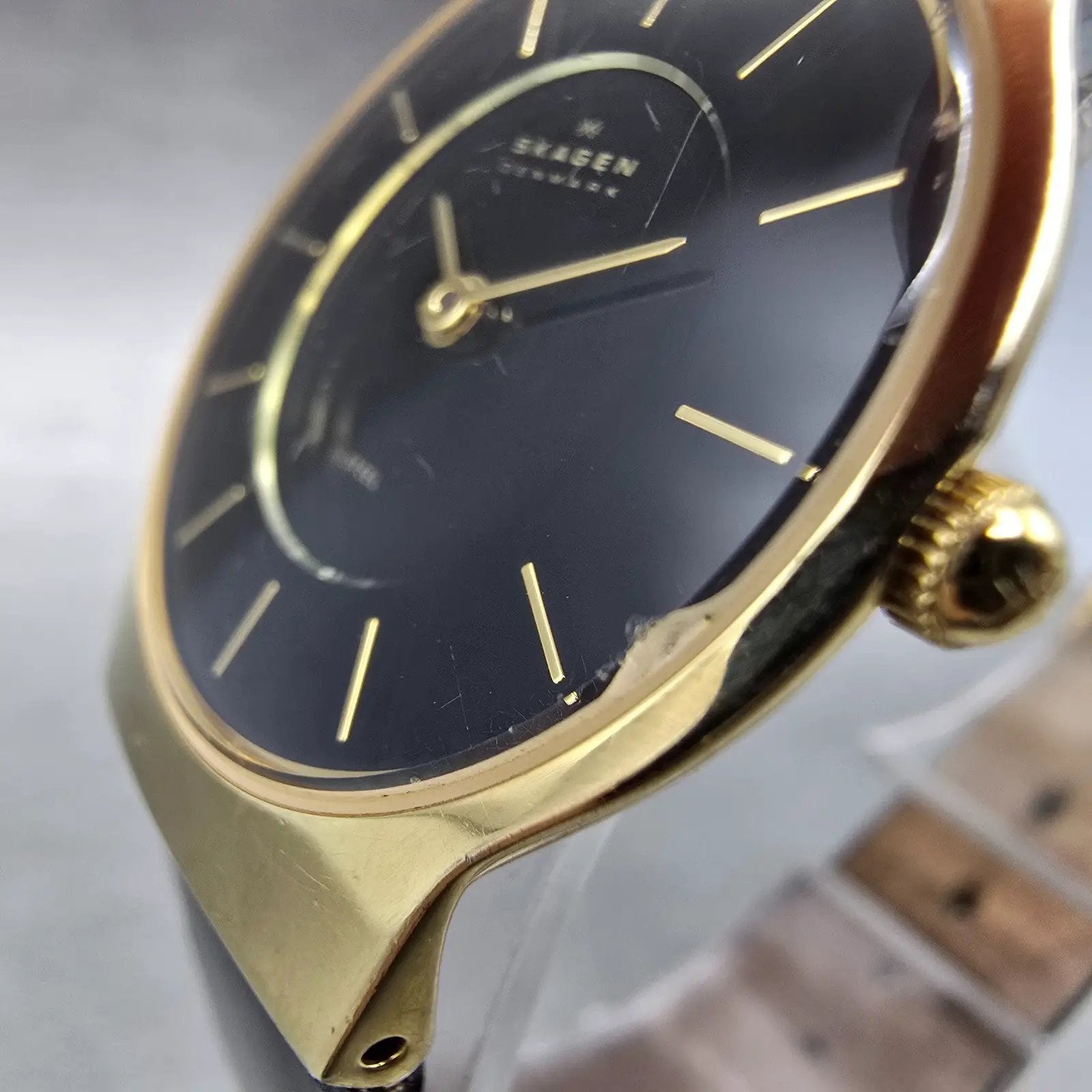 Skagen Watch Women 28mm Black Dial Gold Tone Round 233SGLB New Battery3