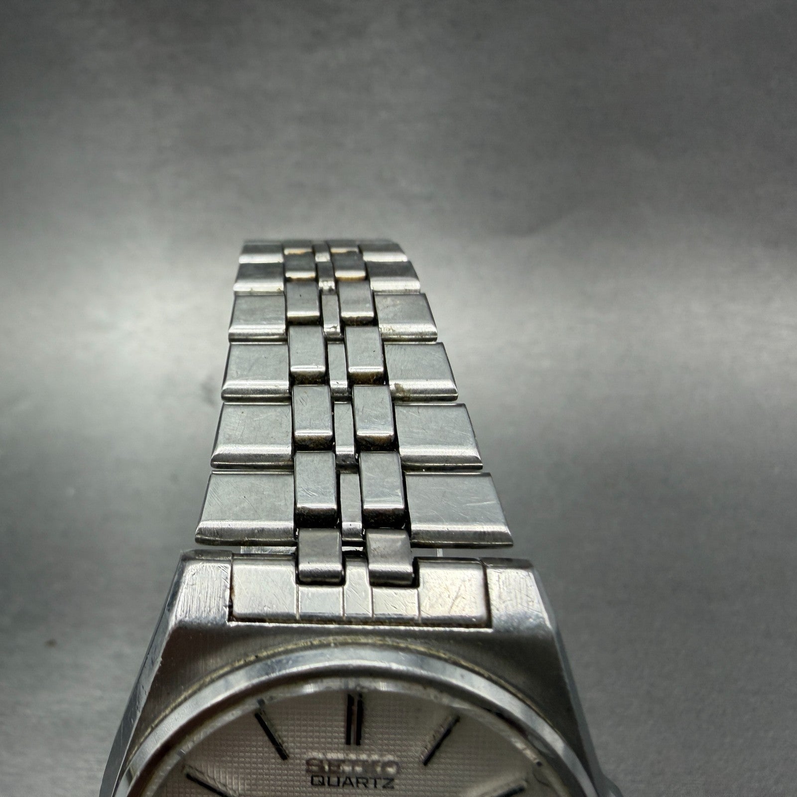 Seiko SQ 100 Watch Men 34mm White Dial Silver Tone READ Daydate 6923-8019 NewBat4