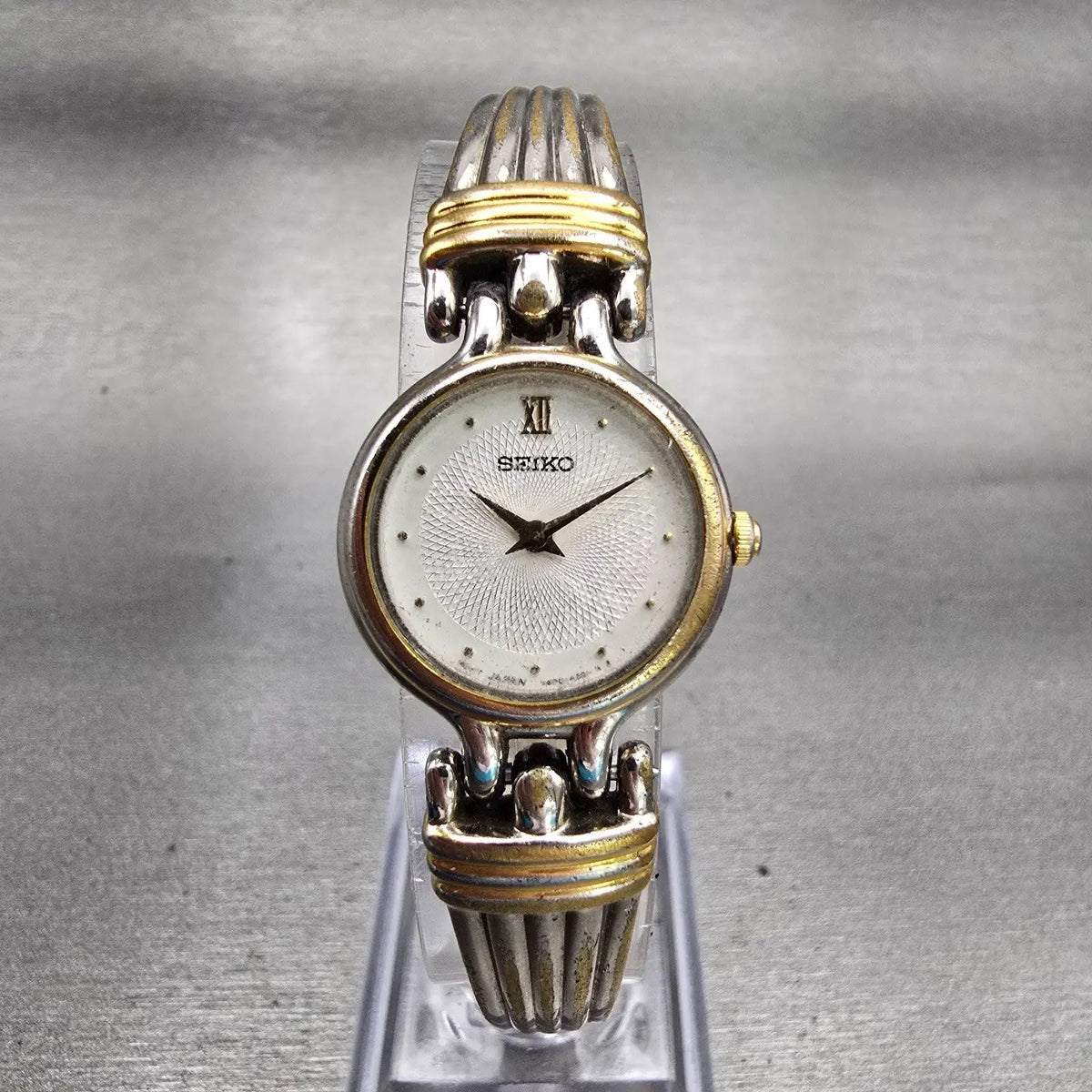 Seiko Watch Women 20mm White Dial Two Tone Round V400-1229 New Battery Vintage0