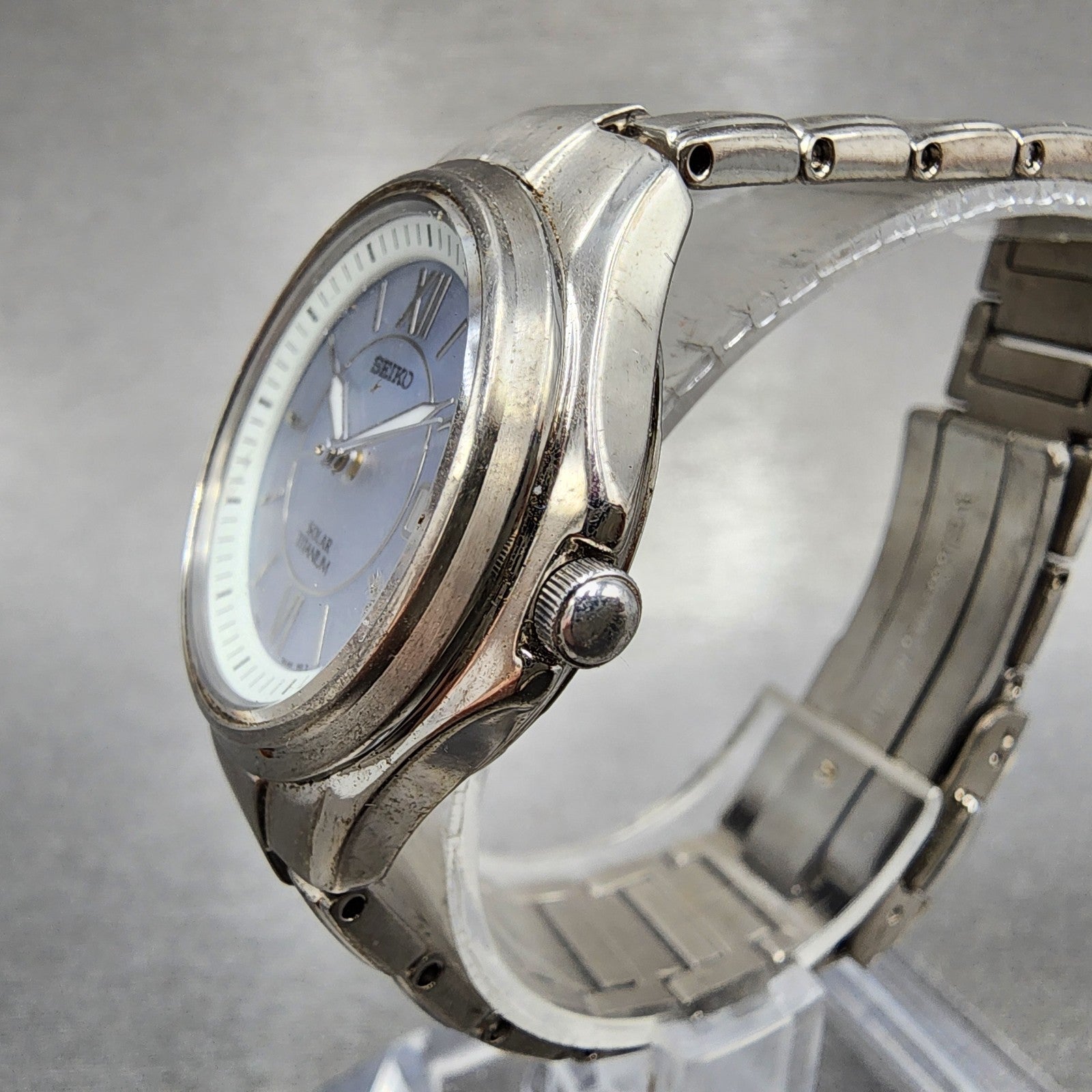 Seiko Solar Watch Women 29mm MOP Dial Titanium Date Round V1820AA0 Runs2