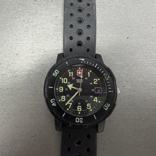 Victorinox Swiss Army Striker Watch Men 40mm Black Dial Black Tone date PARTS0
