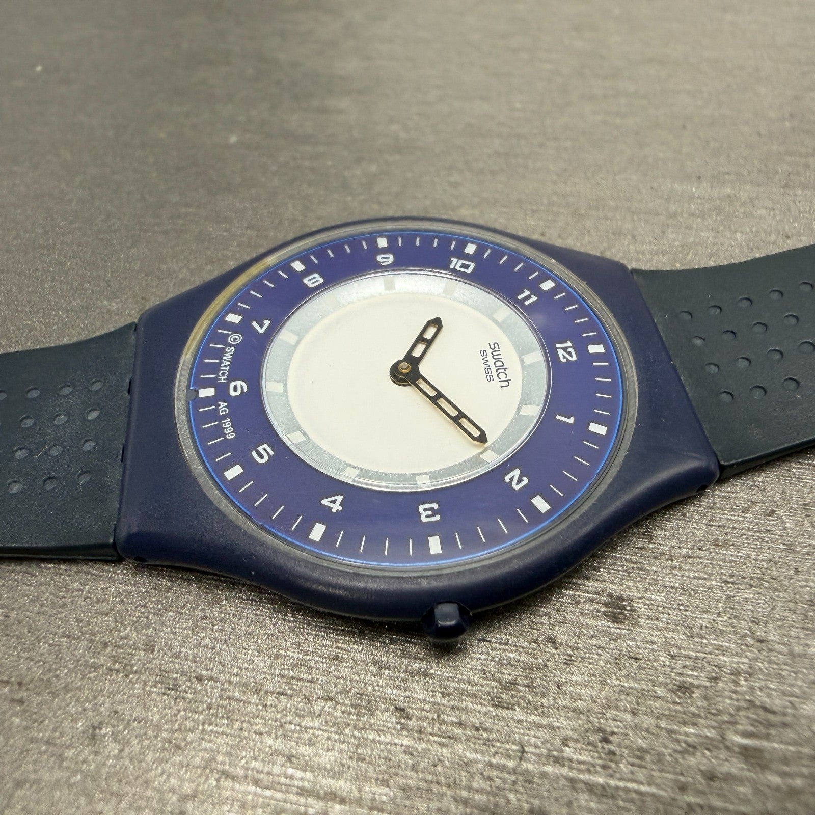 Swatch Skin Monoblue Watch Men 34mm White Dial Blue Tone Round SFN100 New Batt3