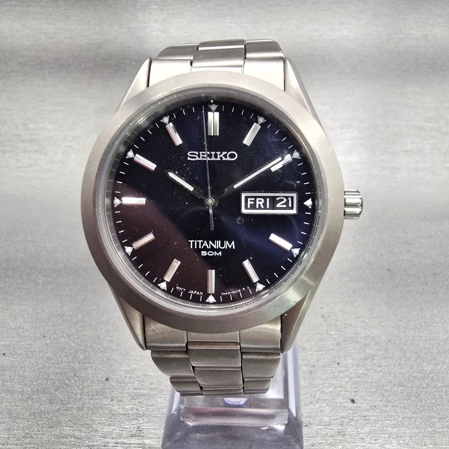 Seiko Titanium Watch Men 37mm Blue Dial Gray Tone Daydate Round 7N43-0AB0 NewBat0