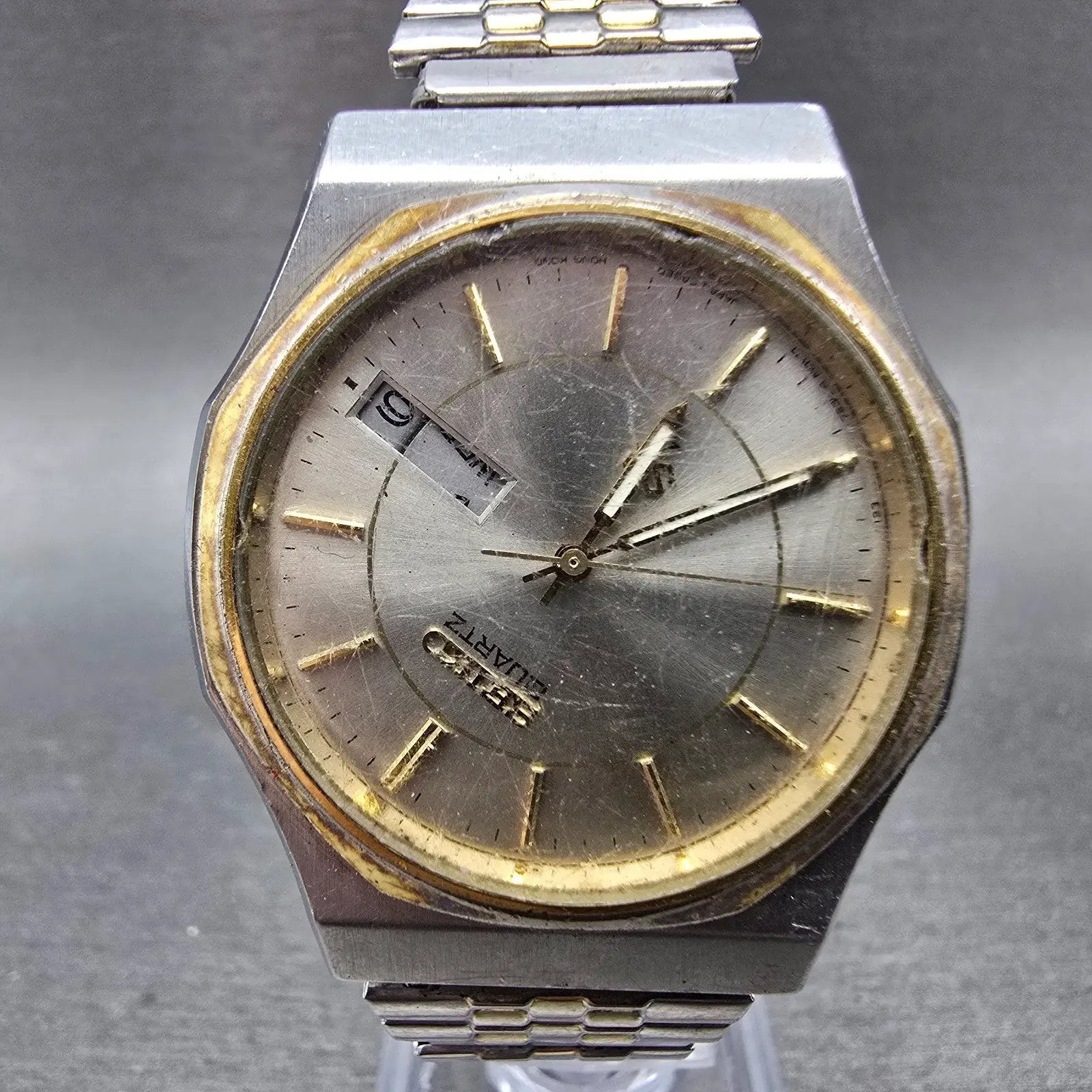 Seiko SQ Watch Men 35mm Silver Dial Two Tone Daydate Round 7123-7160 PARTS VTG0