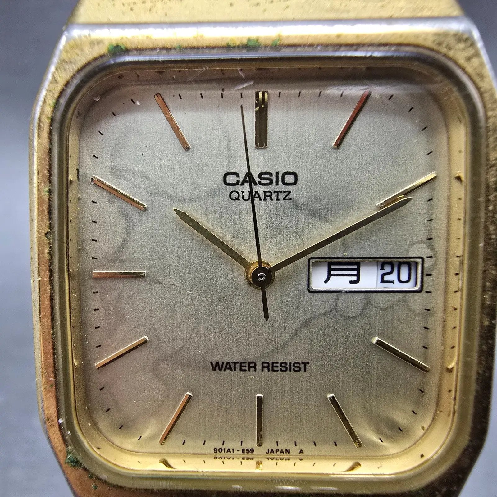 Casio MQ-518 Watch Men 30mm Champagne Dial Gold Tone Rectangle Daydate New BattL1