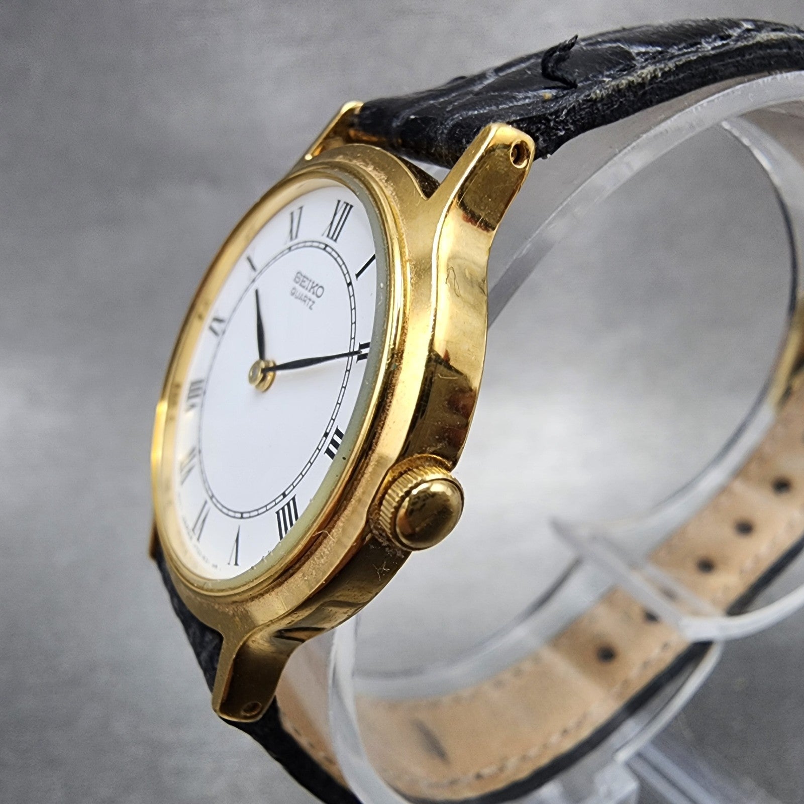 Seiko Watch Women 26mm White Dial Gold Tone Round V7006091 New Battery B12342