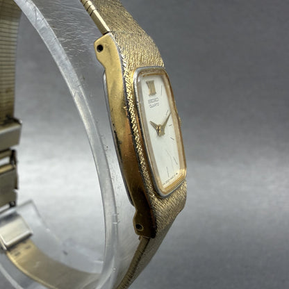 Seiko watch Women 13mm White Dial Gold Tone Rectangle 2e20-6139 New Battery3