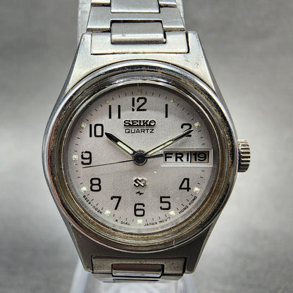 Seiko SQ Watch Women 23mm Silver Dial Silver Tone Daydate Round 85230039 NewBat1