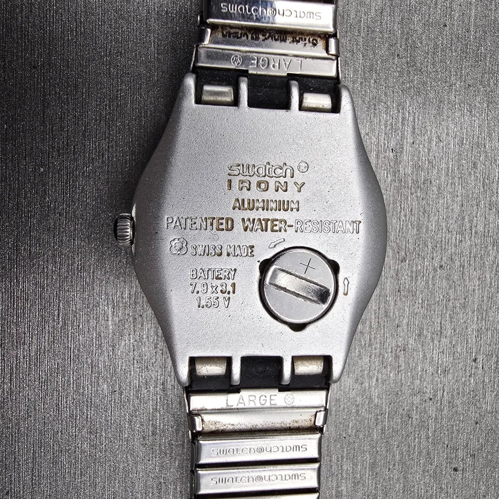Swatch CONTRAST S Watch Men White Dial Silver Tone Round YLS1004 New Battery10