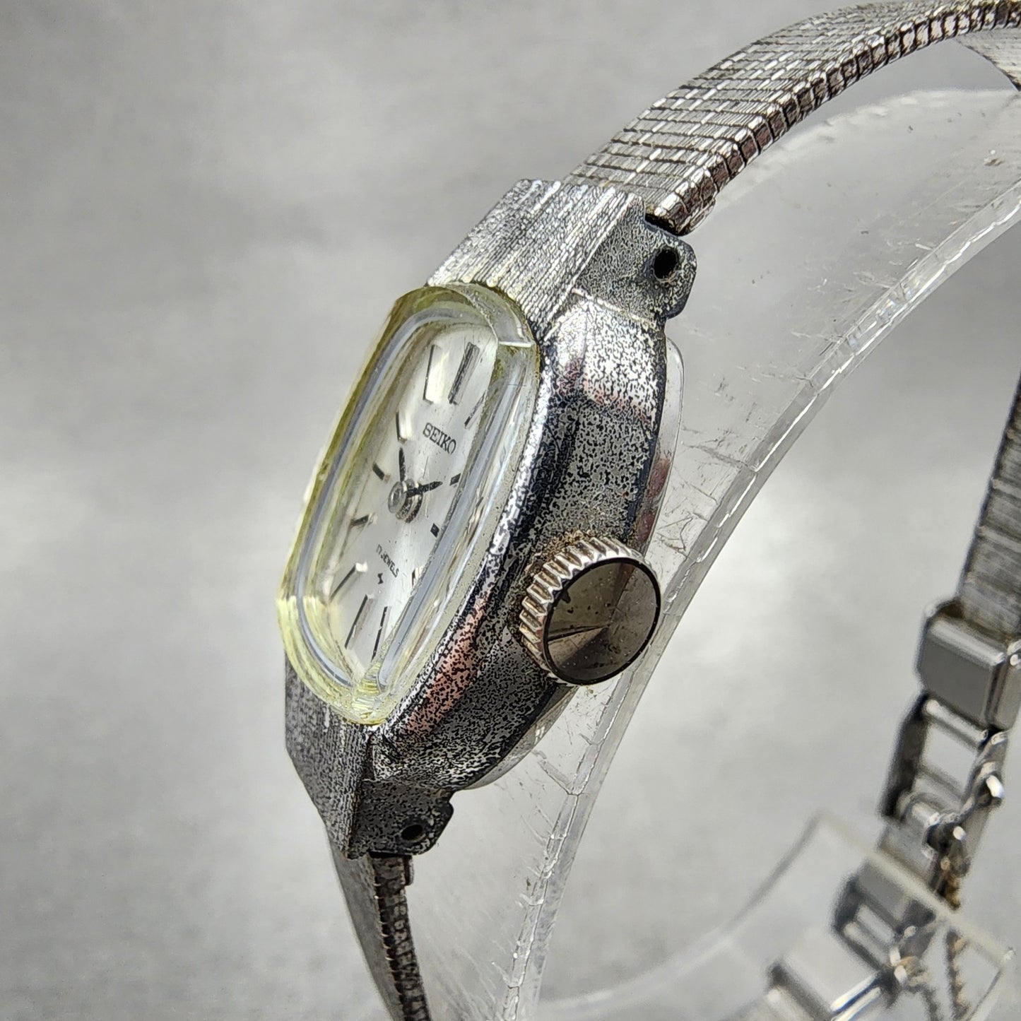 Seiko Watch Women 15mm Silver Dial Silver Tone Manual Round 113360 Runs2