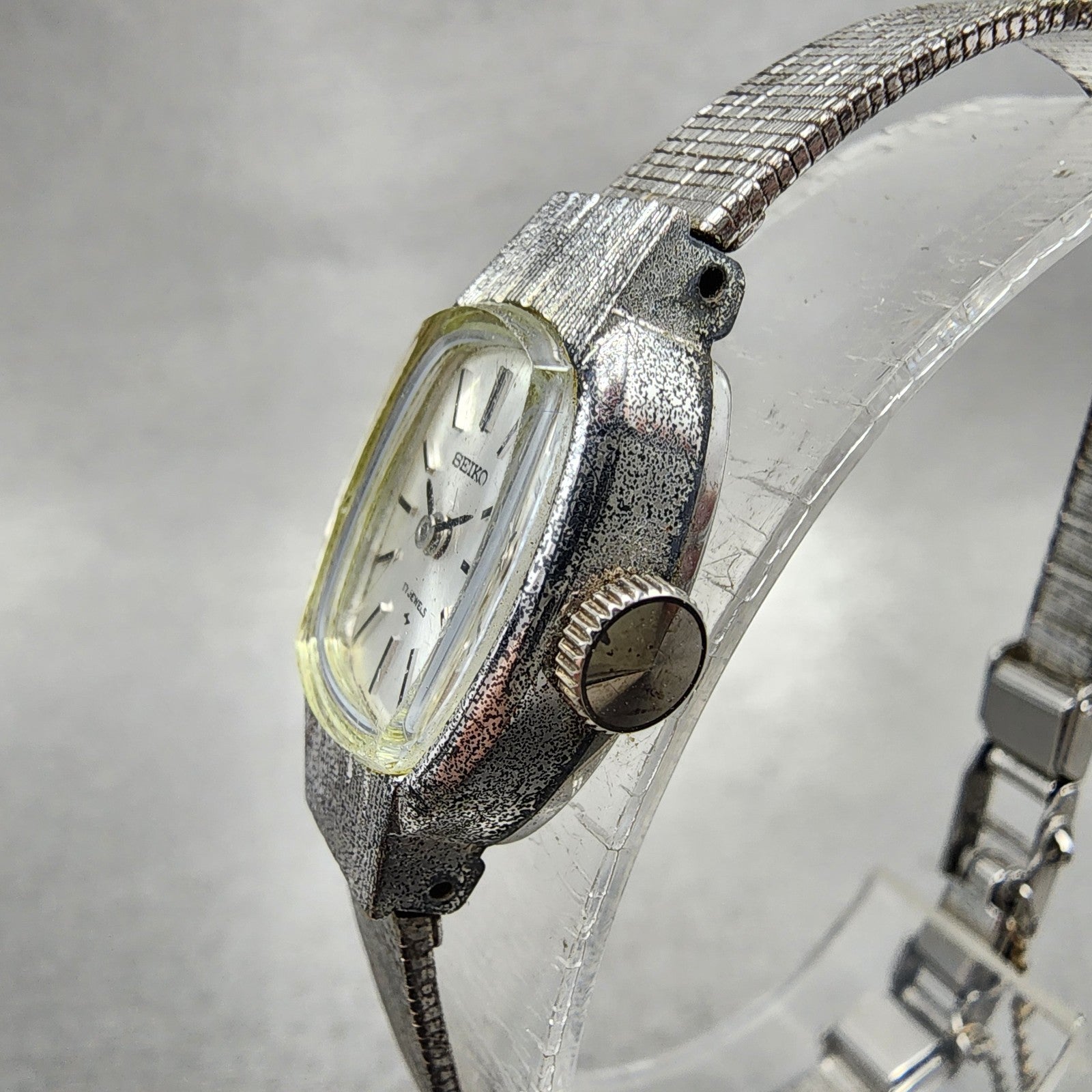 Seiko Watch Women 15mm Silver Dial Silver Tone Manual Round 113360 Runs2