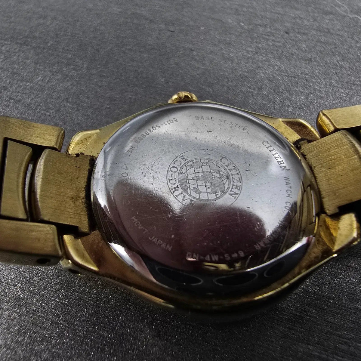 Citizen Eco-Drive Watch Women 25mm MOP Dial Gold Date E011-S039959 Round Works9