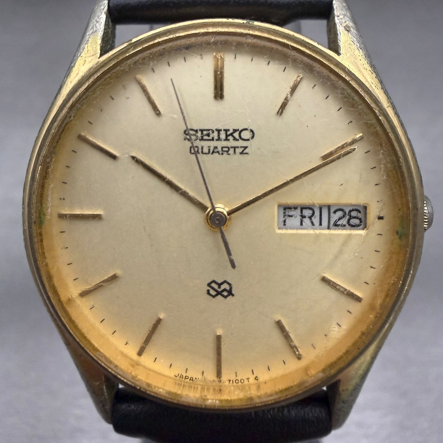 Seiko SQ Watch Men 32mm Champagne Dial Gold Tone Daydate Round 8223-70S9 New Bat1