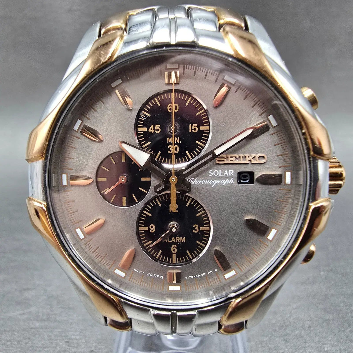 Seiko Excelsior Solar Chronograph Watch Men 44mm Gray Dial Two Tone Date Round0