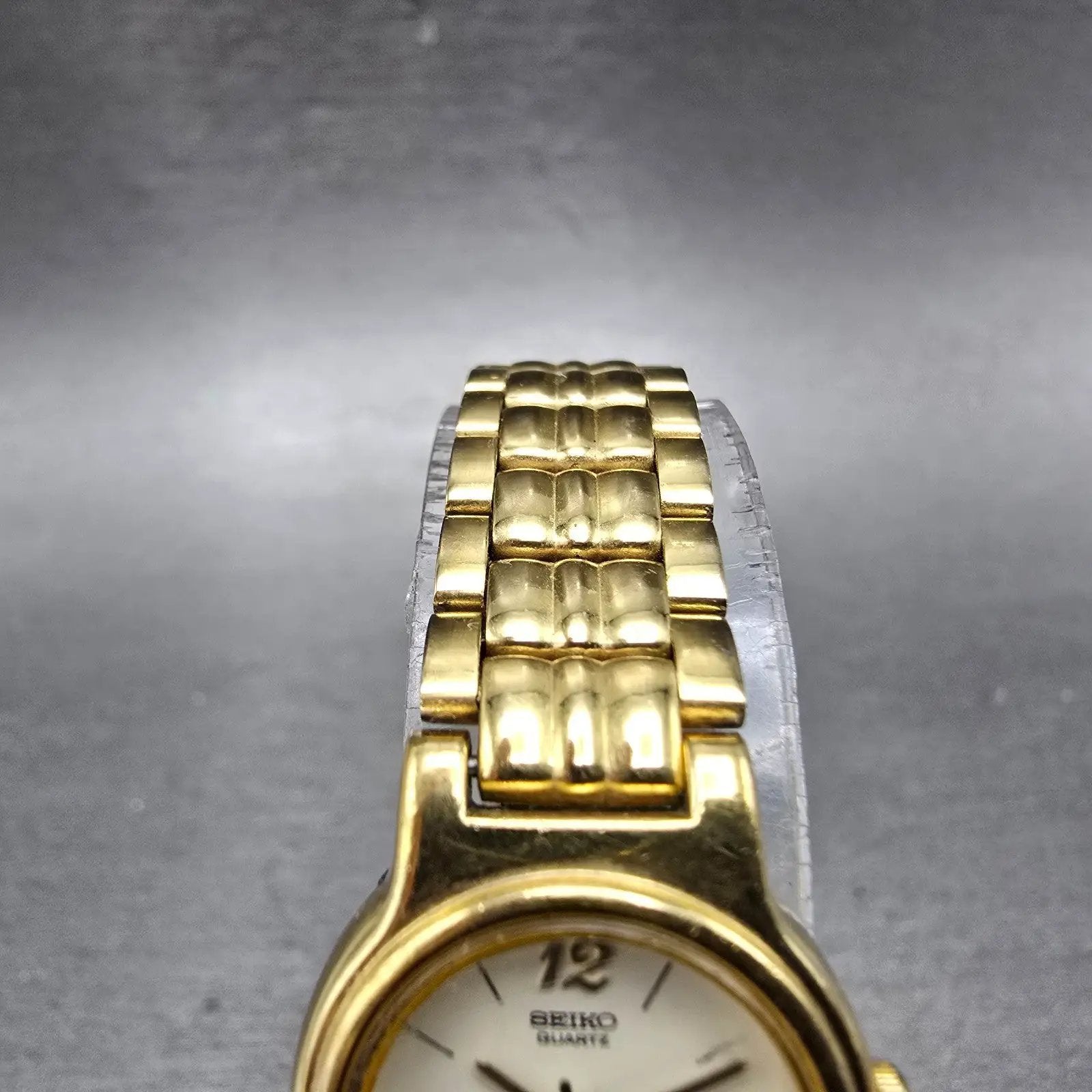 Seiko Watch Women 19mm Cream Dial Gold Tone Round Vintage V401-0988 New BatteryK4