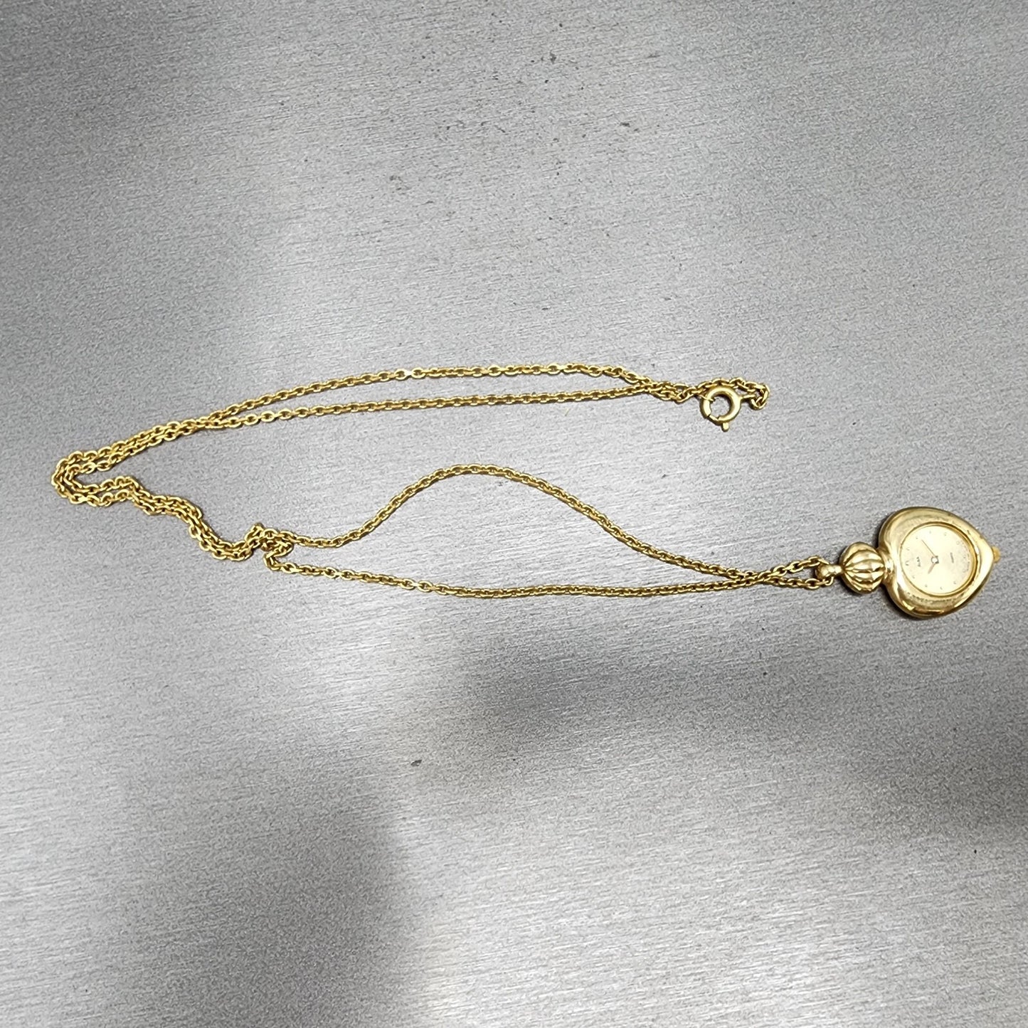 Alba Heart Necklace Watch Women 20mm Champagne Dial Gold Tone Y1500B20 New Batt6