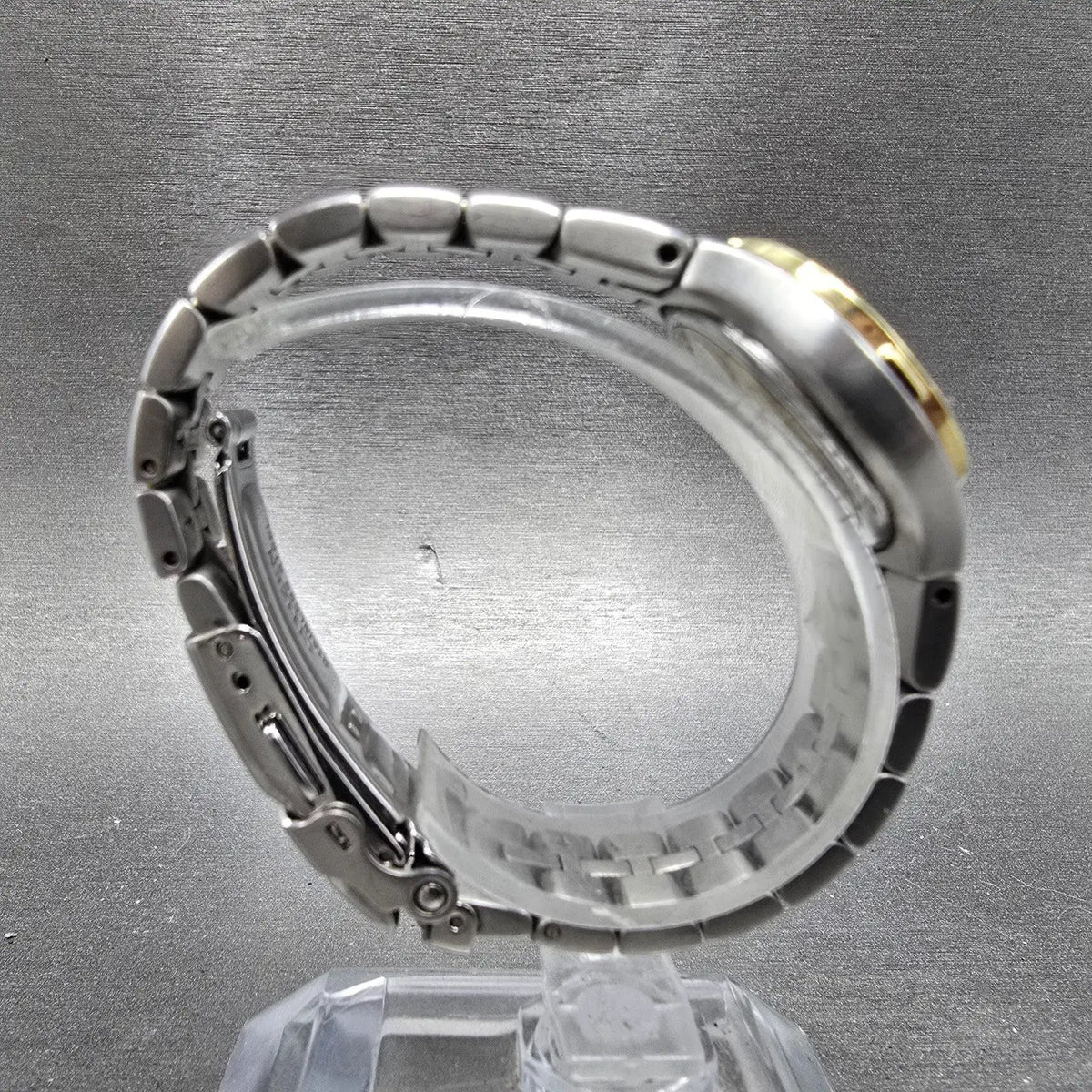 Citizen Eco-Drive Watch Women 25mm Silver Dial Two Tone Date Round Works E010 jp8