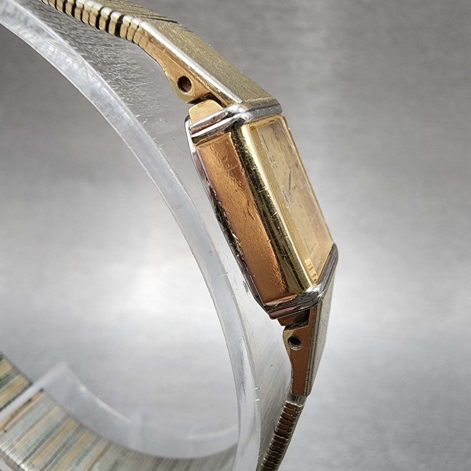 Seiko Tank Watch Women 12mm Champagne Dial Gold Tone 2e205400 New Battery3