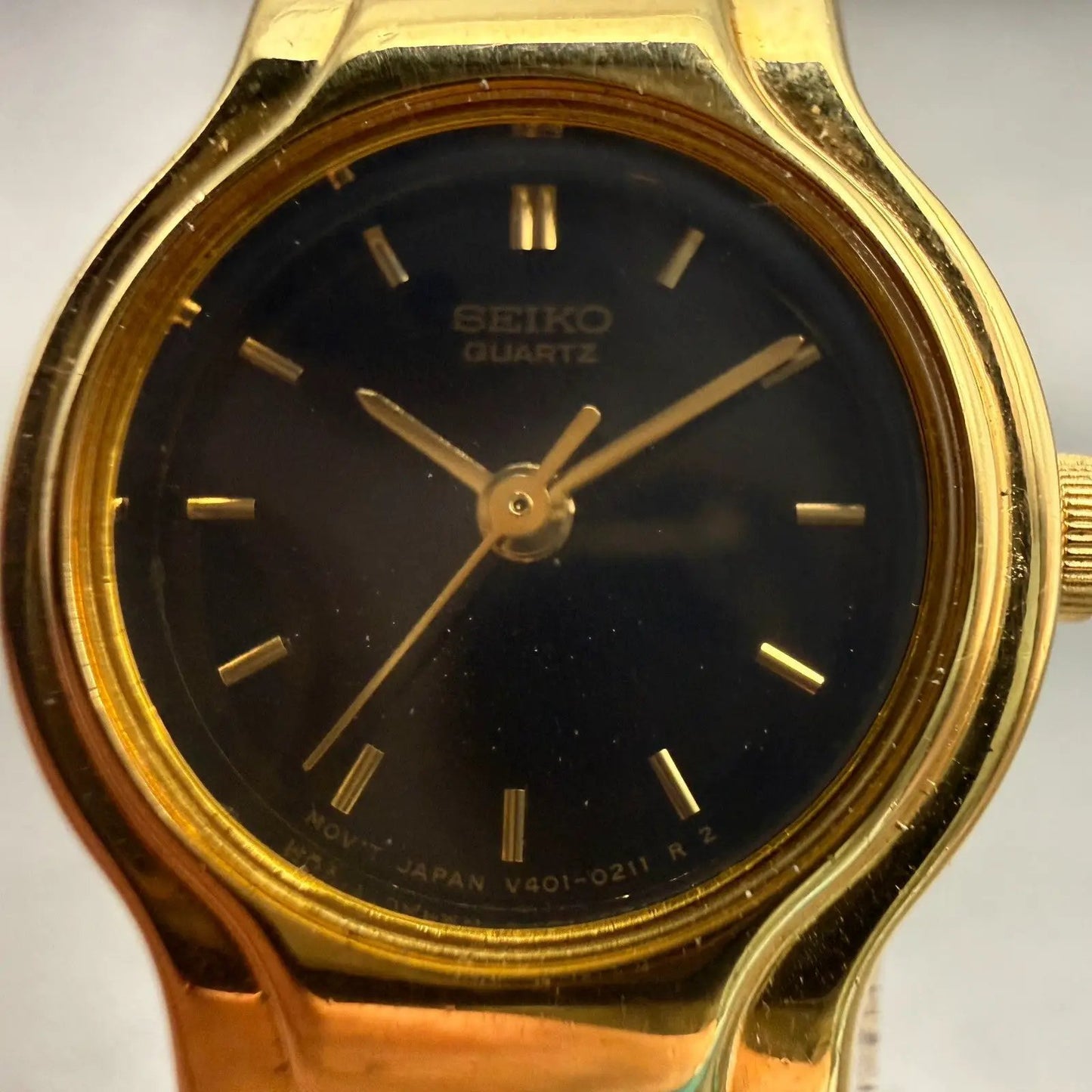 Seiko Watch Women 17mm Black Dial Gold Tone Round V401-0289 New Battery Vintage1