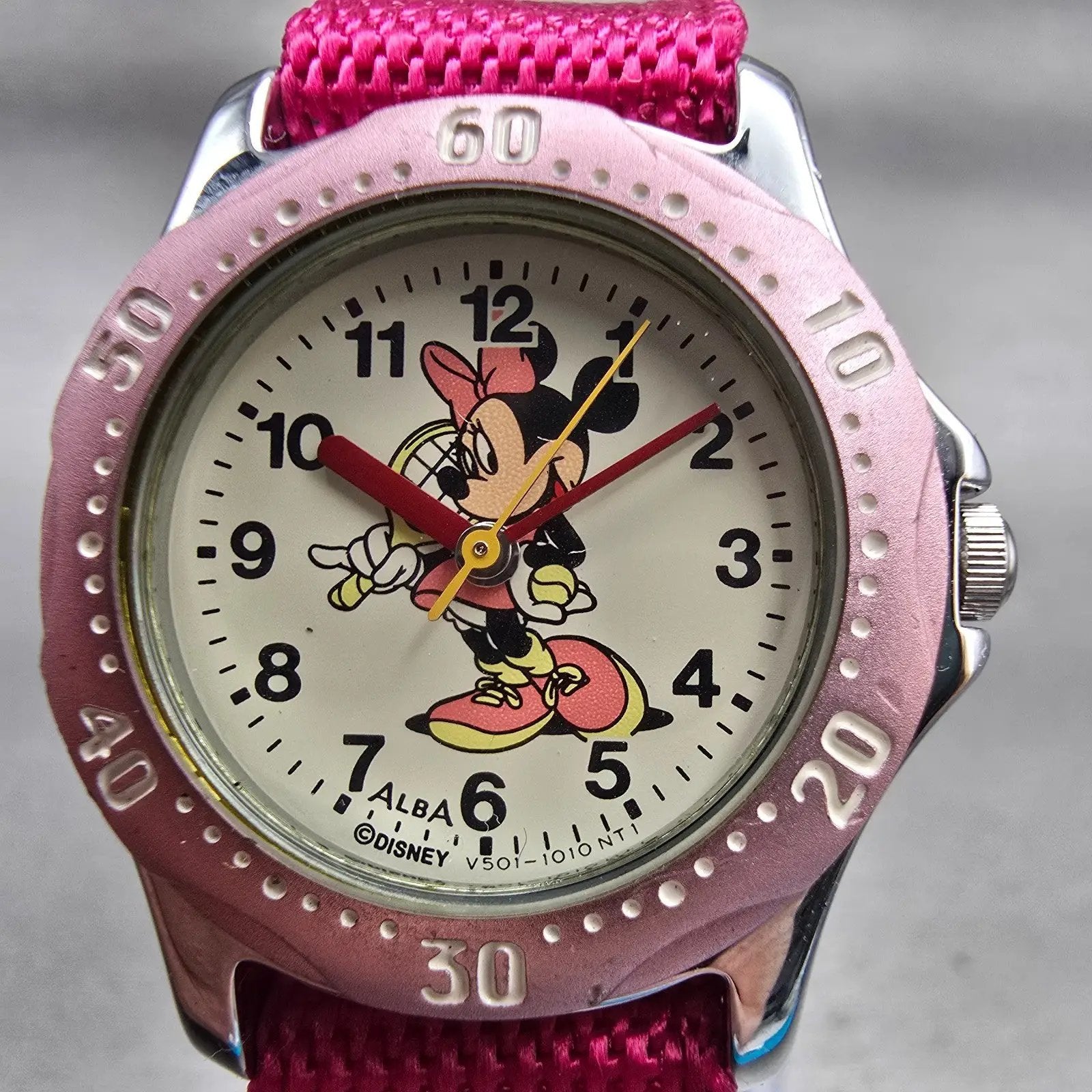 Seiko Alba Minnie Mouse Watch Women 26mm White Dial Silver V501-0420 New Battery1