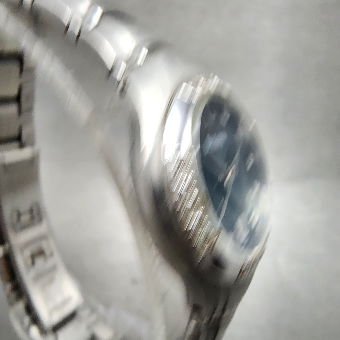 Bulova Watch Women 26mm MOP Dial silver Tone Date Round 96R20 New Battery3