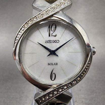 Seiko Solar Watch Women 28mm MOP Dial Silver Tone Round V115-0BH0 Runs