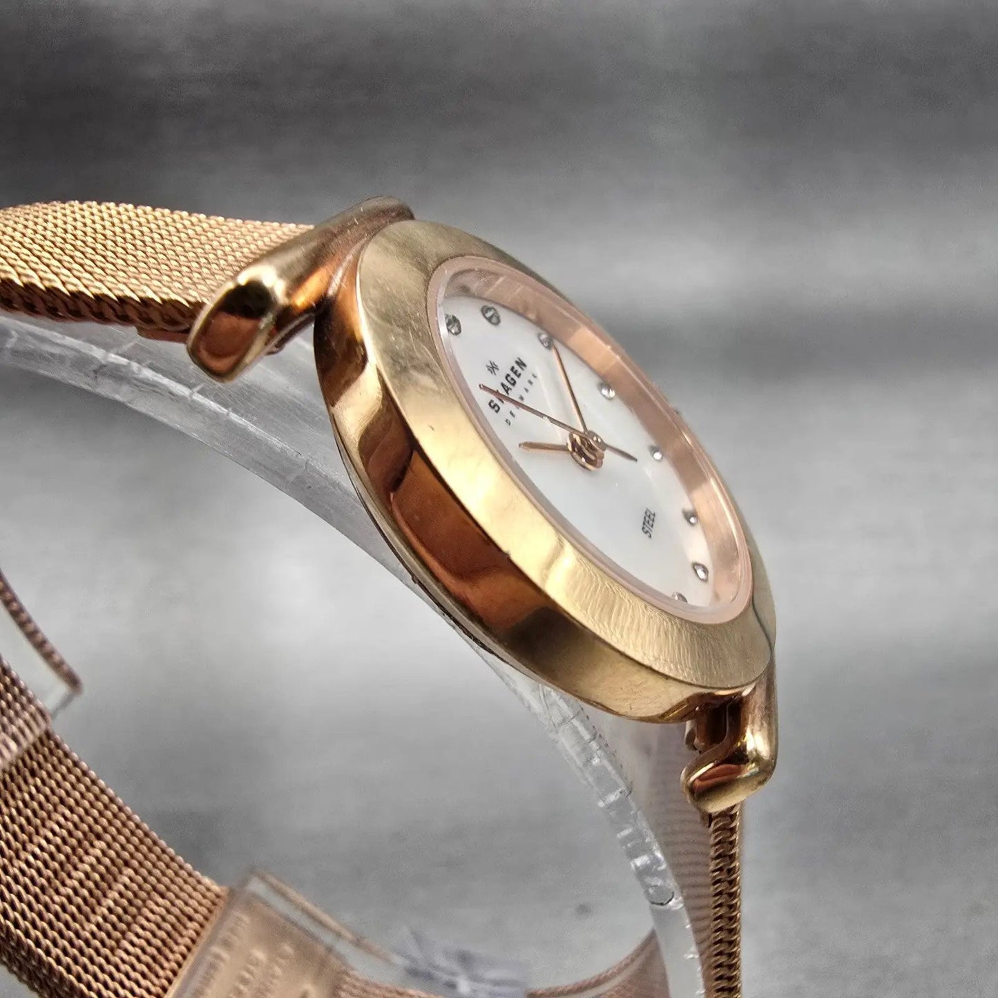 Skagen Denmark Watch Women 25mm MOP Dial Gold Tone Round 107SRRD New Battery3
