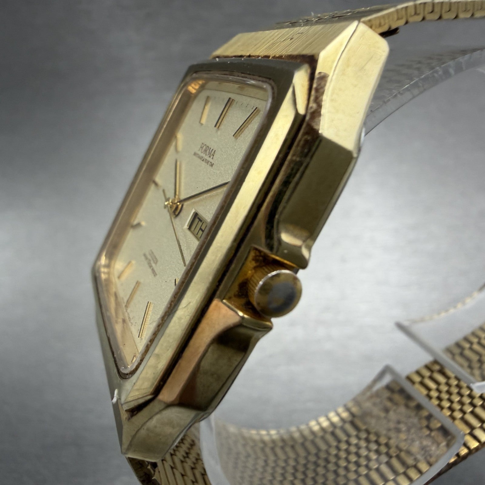 Citizen Forma Tank Watch Men 31mm Champagne Dial Gold Tone Daydate New Battery2