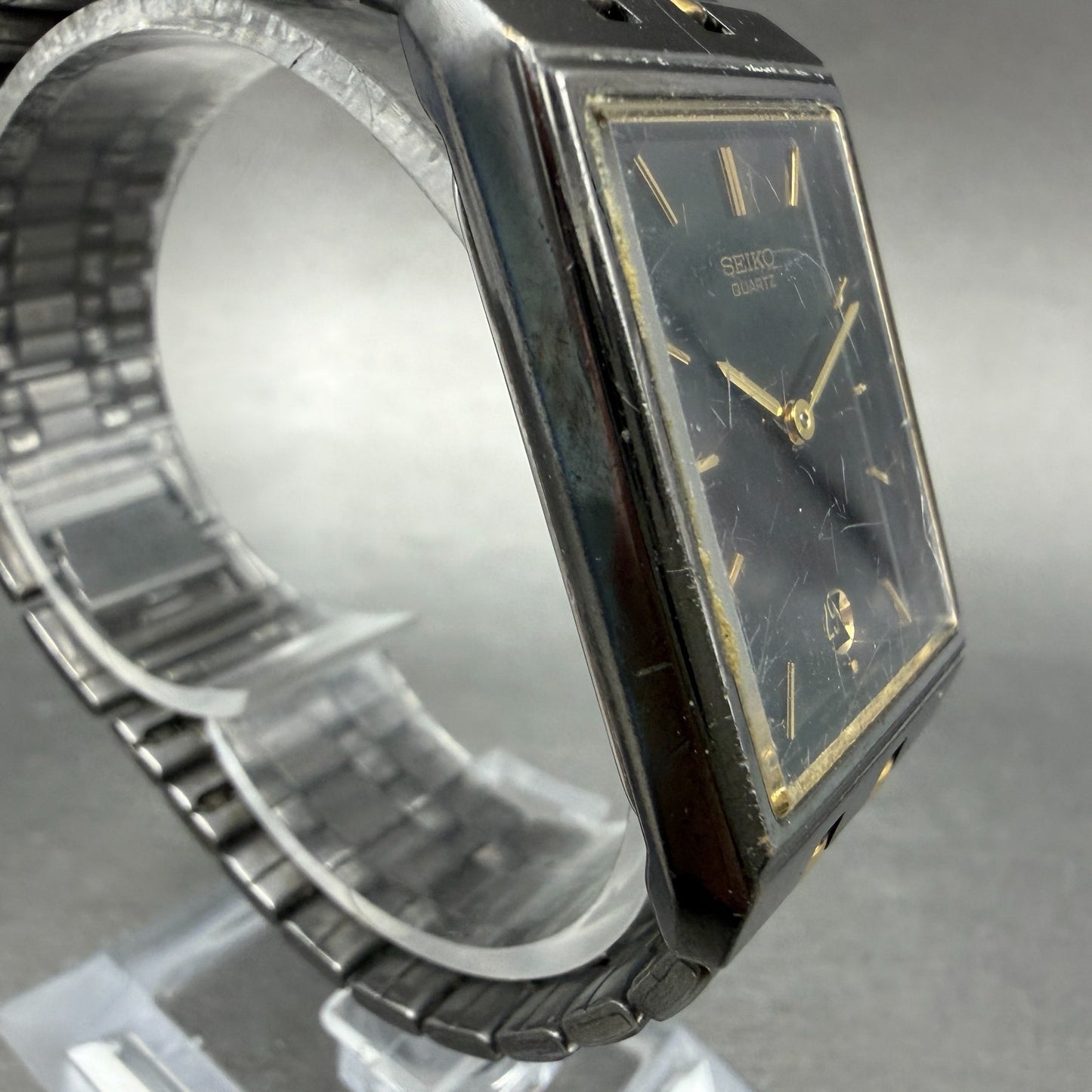 Seiko tank Watch Men 25mm Black Dial Black & Gold Tone Date 7N29-5B59 NewBattery3