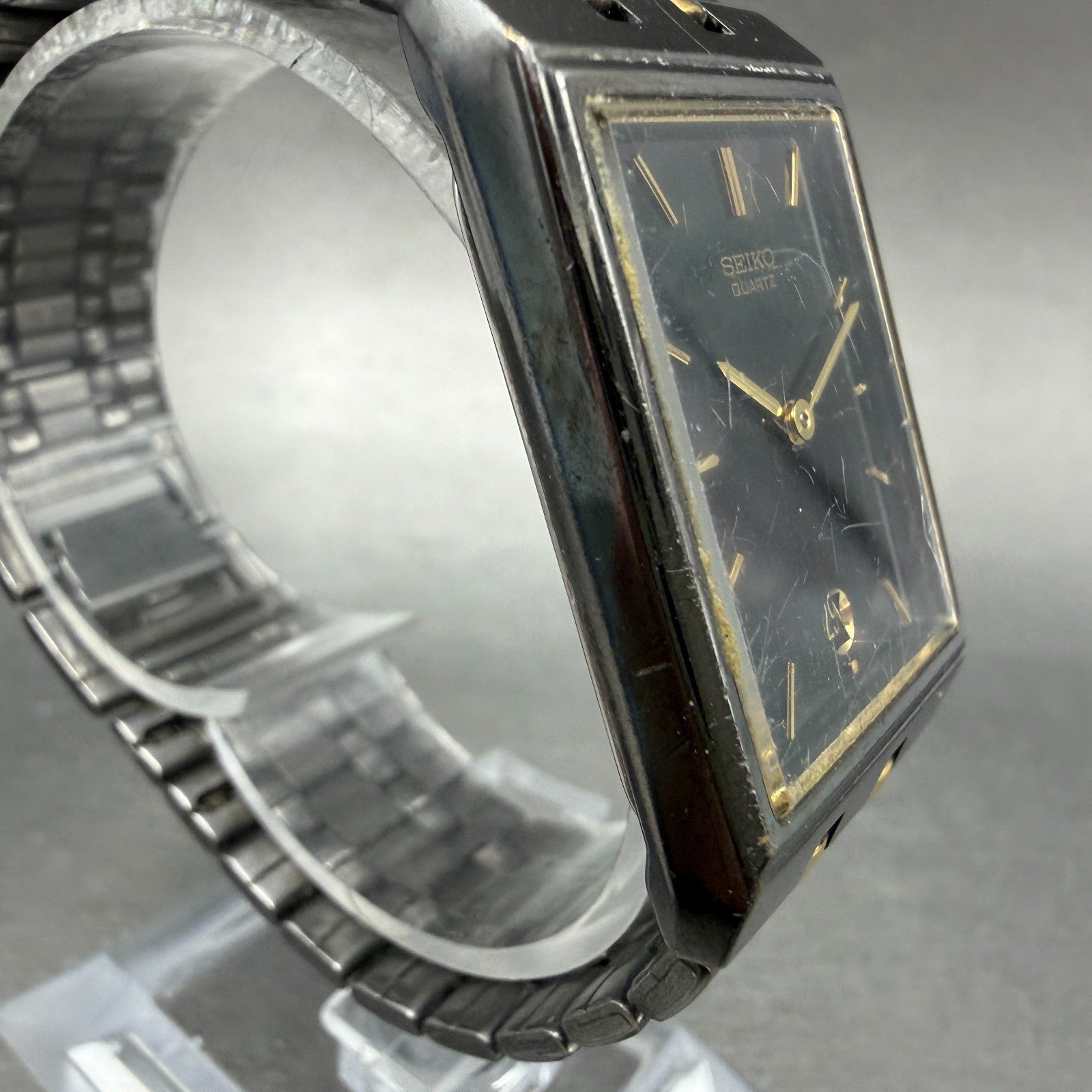 Seiko tank Watch Men 25mm Black Dial Black & Gold Tone Date 7N29-5B59 NewBattery3